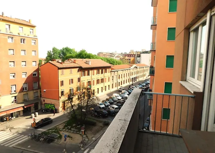 Bologna City Centre, Living In Lame