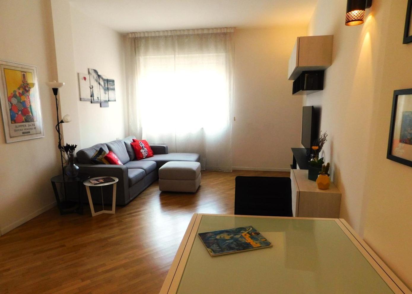 Apartment Centre, Living In Lame